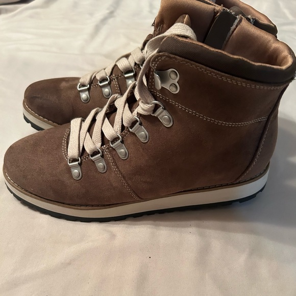 Universal Threads Boots Size 8.5 - Picture 2 of 13